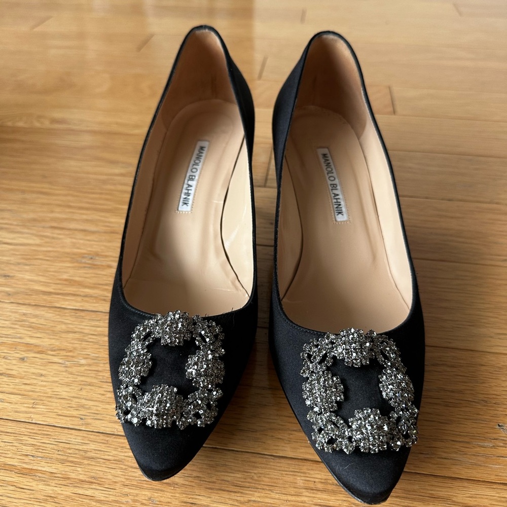 Barely worn - exquisite! Manolo Blahnik Black Hangisi Heels